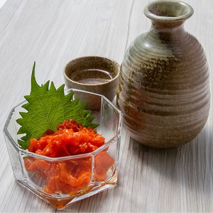 ウニの風味とクラゲの食感にお酒が進む。日本酒や焼酎のアテにおすすめです。